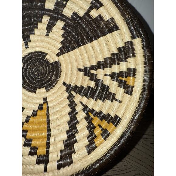Vintage Hand Woven Vintage Plate Basket Indian Tribal Artisans 10 Inches - Picture 3 of 5